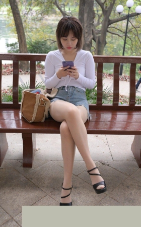 东湖的热裤美女FF074