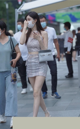 白皙包屯裙美女3A8295[2.08G]