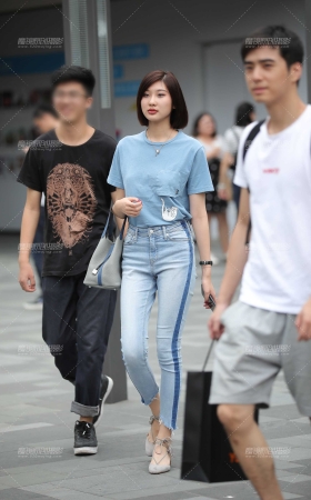 长腿清秀美眉 [15P]