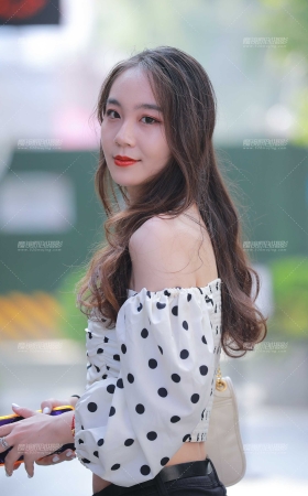 黑色牛仔裤漂亮学妹 [26P]