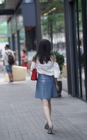 好白皙的高跟女孩