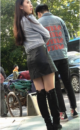 长靴黑皮裙小姐姐