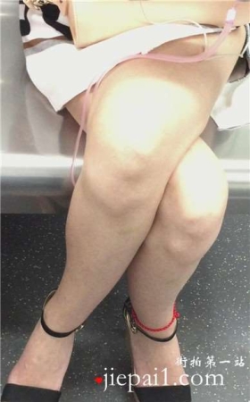地铁上偶遇可爱小清新萌妹子