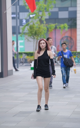 漂亮的白嫩妹子