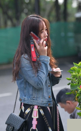 短裙肉丝美腿小姐姐在等你吗3A1422[362M]
