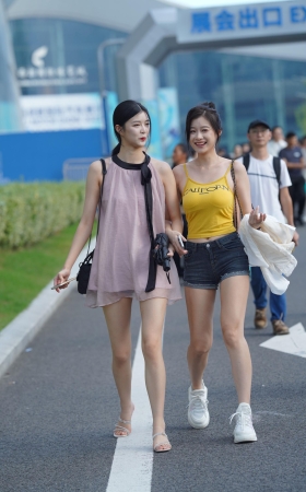 笑的好甜