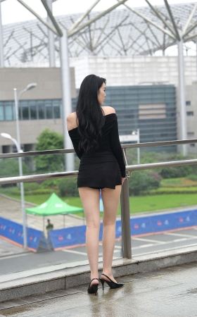 黑色短裙消失装
