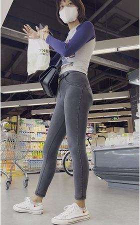 黑牛短发美女
