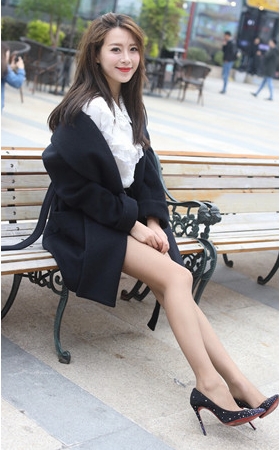 皮短裙高跟丝袜美女 【套图+视频】