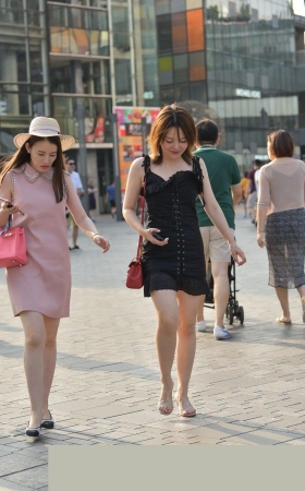 皮肤白皙的性感美女3A3749[144M]