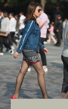 黑丝红高包屯裙大长腿美女3A3594[390M]