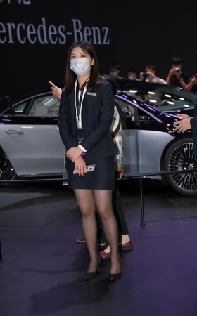黑丝销售小妹