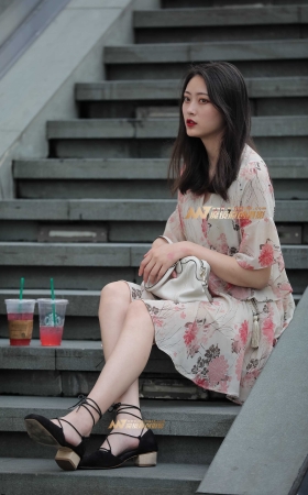 清新美丽的花裙女孩 [30P]