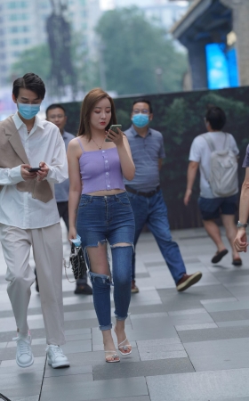 紧牛美女