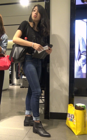 性感紧身牛仔裤美女姐姐2