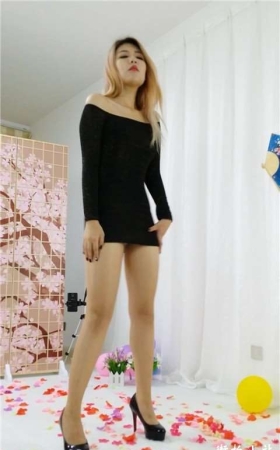 黑色超短包臀裙性感美女慢摇 [268 MB]