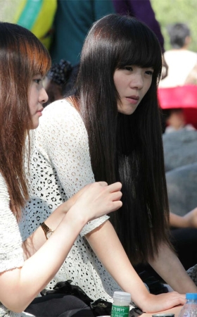 No110 美少女脱了鞋，当然得想办法看到她的脚长啥样