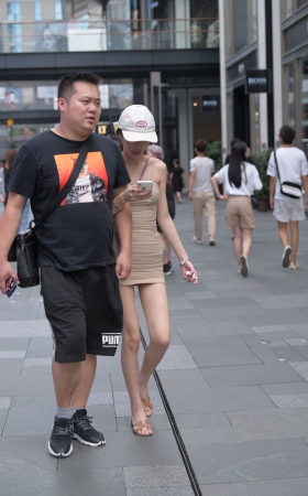 性感美腿包屯裙女友
