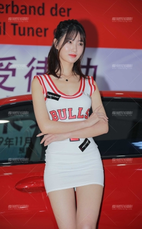 白色连衣裙美眉 [15P]