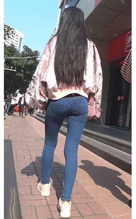 蓝牛紧身长发小姐姐