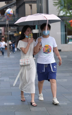 夏日白裙女友 [16P]