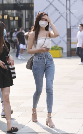 紧牛小姐姐 [16P]