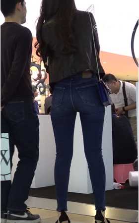 紧身牛仔裤美女