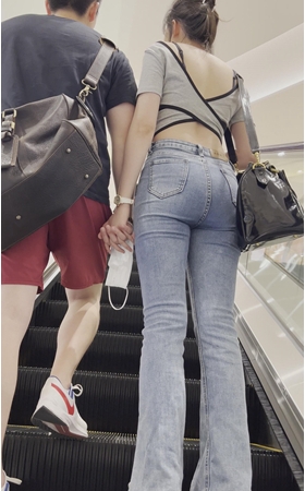 漂亮的牛仔裤小姐姐