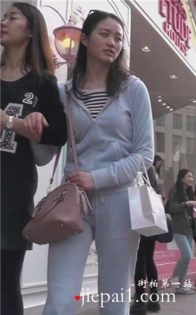街拍甜美知性好身材运动装美女姐姐 [974 MB]