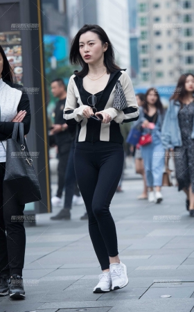 紧身黑裤美女 [14P]