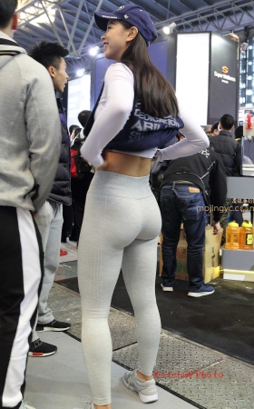 灰色运动裤美女体形态真美 [10P]