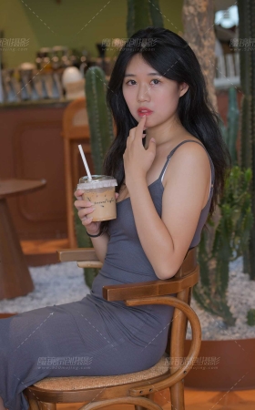 灰裙美女 [42P]