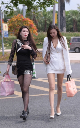 十分高挑的肉丝美腿深V御姐~ [24P]