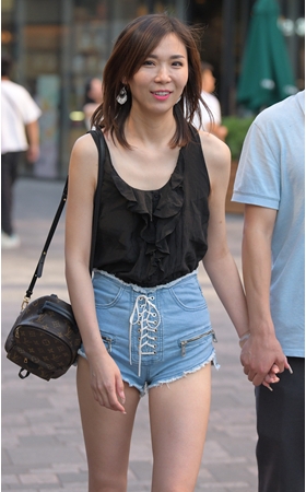 热裤妹子(19P)