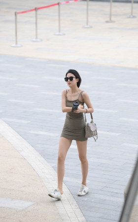 短发小姐姐