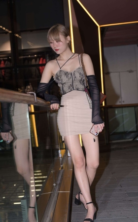 787肉色包臀裙美女