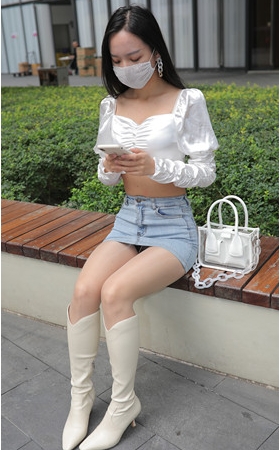 性感的牛仔裙美女【套图+视频】