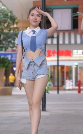 热裤小妹