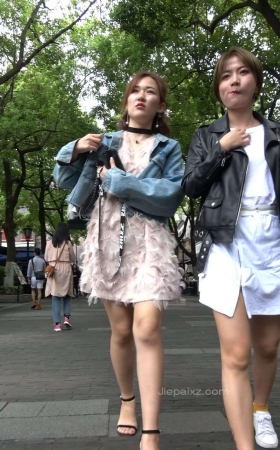4K - 连衣裙外面配牛仔外套的姐姐 [922 MB/MP4]