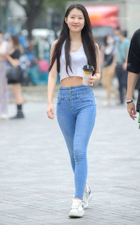 素颜翘臀牛仔妹 [18P]