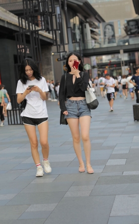 热裤女孩