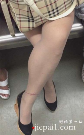 地铁拍摄v领美少f