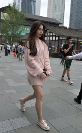肉丝运动鞋小姐姐