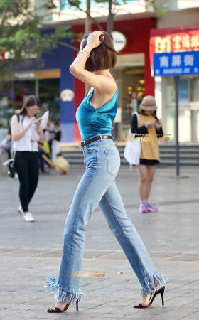 逆光拍摄露背长腿 [16P]