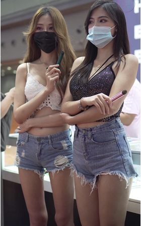 热裤双骄