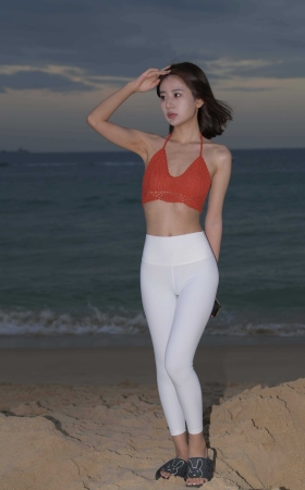 [一只麋鹿专区] 红匣子里的猫  【图片➕视频】<font color=red> [10P]</font>