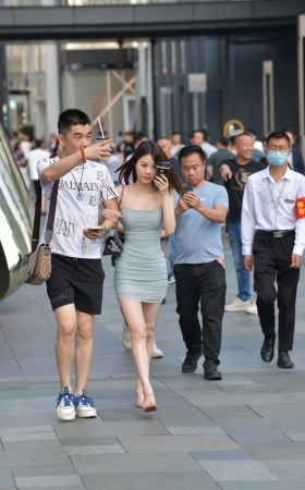 白皙美腿女友