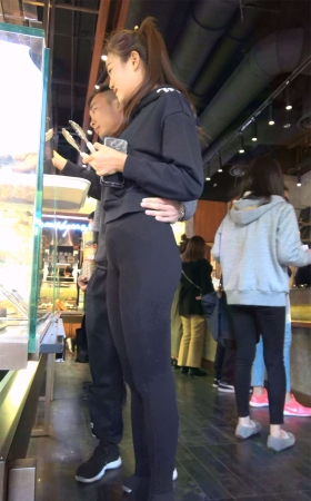 紧身瑜伽裤美女