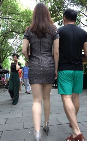 4K 街拍肉丝袜紧身短裙美女