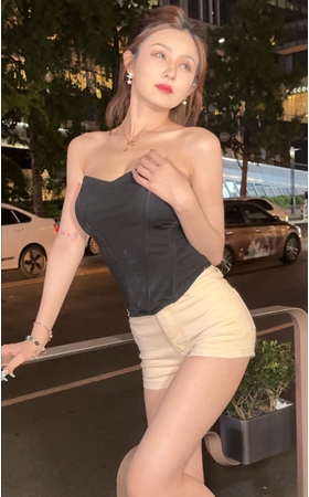 长腿热裤美女
